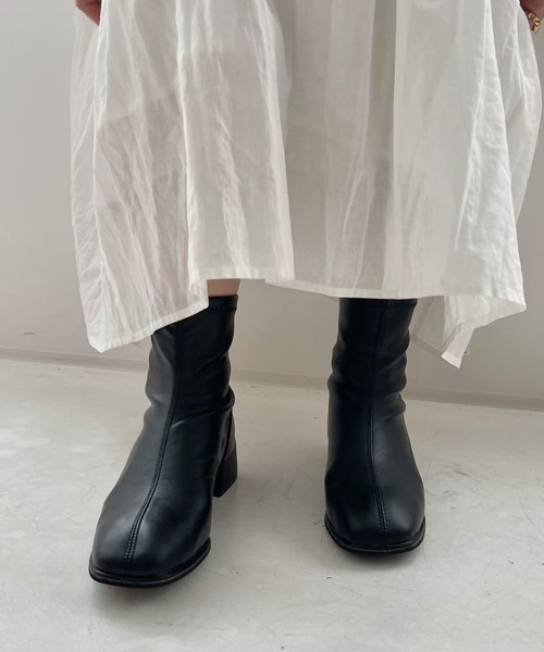 LAUIR(ラウアー)の「フェイクレザーショートブーツ(ブーツ・レディース・ブラック/クリーム・36/37/38/39/40)」の3枚目の写真