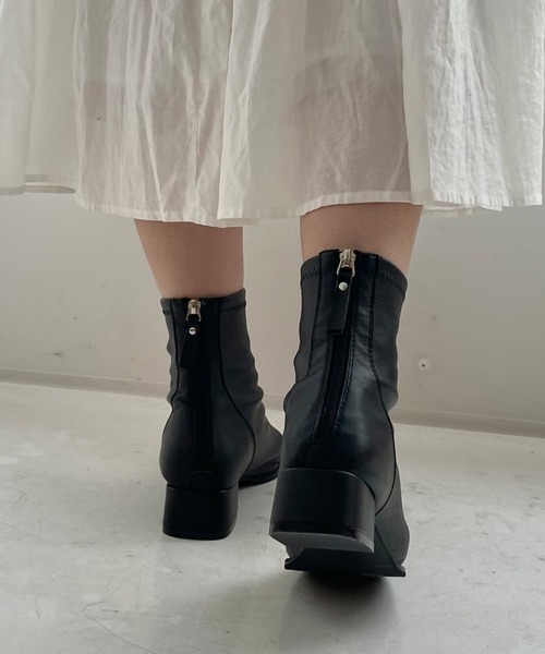 LAUIR(ラウアー)の「フェイクレザーショートブーツ(ブーツ・レディース・ブラック/クリーム・36/37/38/39/40)」の5枚目の写真