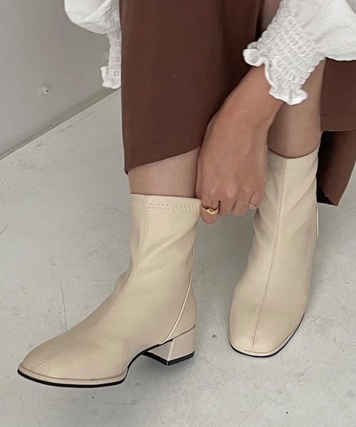 LAUIR(ラウアー)の「フェイクレザーショートブーツ(ブーツ・レディース・ブラック/クリーム・36/37/38/39/40)」の6枚目の写真