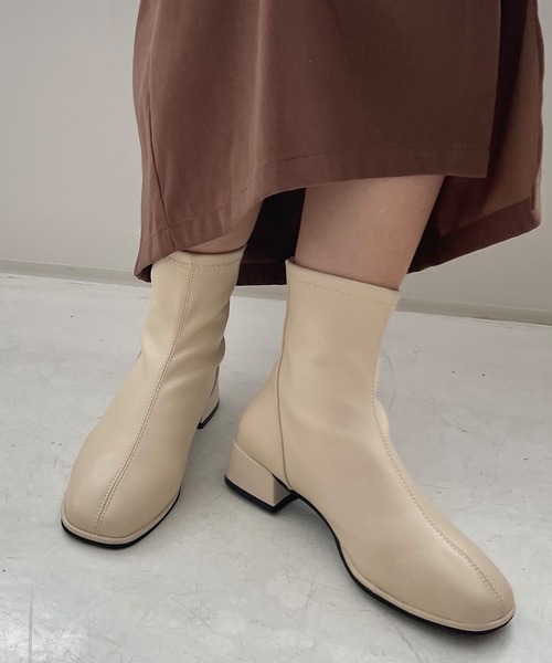 LAUIR(ラウアー)の「フェイクレザーショートブーツ(ブーツ・レディース・ブラック/クリーム・36/37/38/39/40)」の7枚目の写真