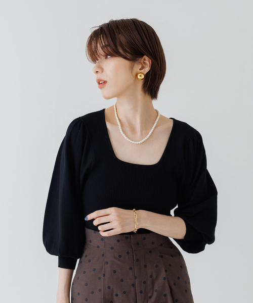 Rouge vif Anna（ルージュヴィフアンナ）の「パフスリーブスクエアネックニット（ニット/セーター・レディース・ブラウン/ピンク/アイボリー/ブラック・フリー）」の7枚目の写真