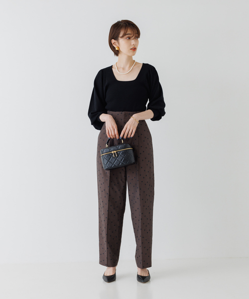 Rouge vif Anna（ルージュヴィフアンナ）の「パフスリーブスクエアネックニット（ニット/セーター・レディース・ブラウン/ピンク/アイボリー/ブラック・フリー）」の8枚目の写真