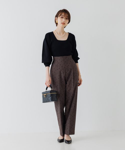 Rouge vif Anna（ルージュヴィフアンナ）の「パフスリーブスクエアネックニット（ニット/セーター・レディース・ブラウン/ピンク/アイボリー/ブラック・フリー）」の9枚目の写真