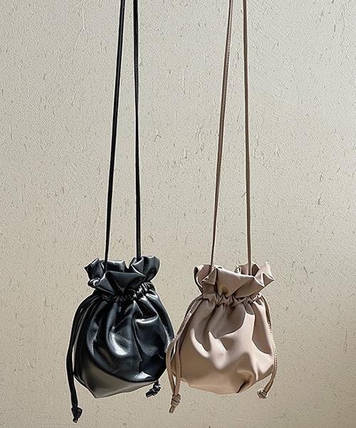 c.u.l（シーユーエル）の「PUレザー巾着ショルダーバック cula457（ショルダーバッグ・レディース・ブラック/ピンクベージュ/ブラウン/ライトグリーン/イエロー・FREE）」の13枚目の写真