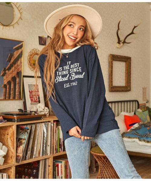 anap mimpi(アナップミンピ)の「カラーロゴプリントリンガーロングスリーブTシャツ(Tシャツ/カットソー・レディース・ベージュ/ネイビー/レッド/グリーン・FREE)」の3枚目の写真