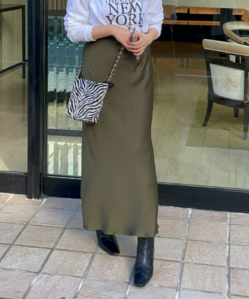 RIVE DROITE（リヴドロワ）の「大人の着こなしに取り入れたい/サテン