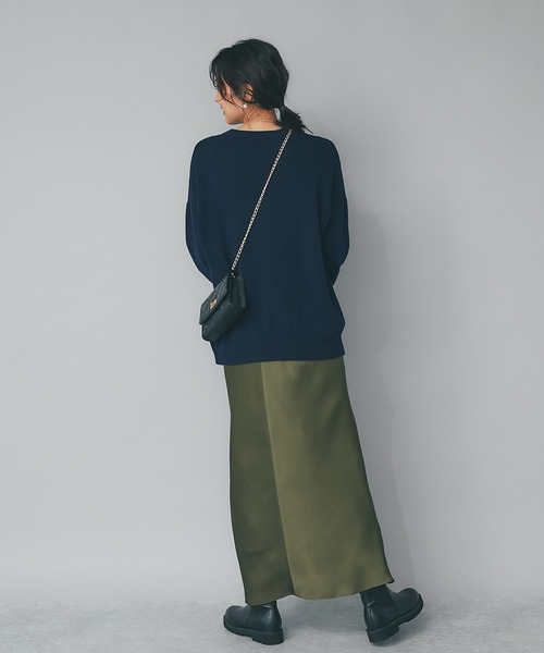 RIVE DROITE(リヴドロワ)の「大人の着こなしに取り入れたい/サテンロングススカート(スカート・レディース・ベージュ/カーキ・38/36)」の12枚目の写真