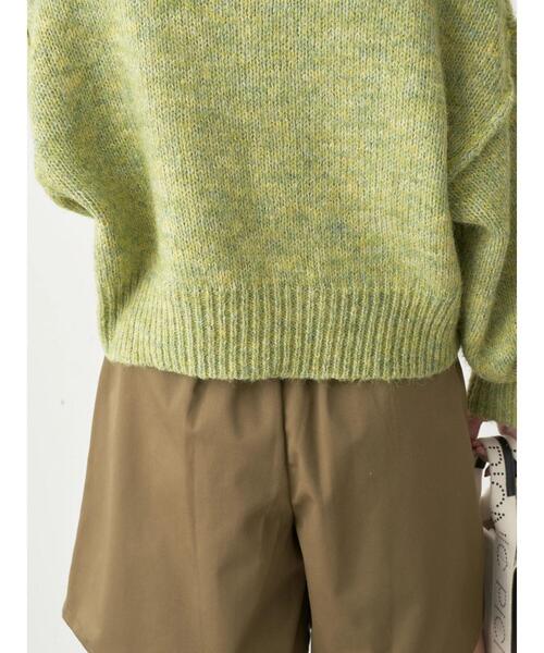 earth music&ecology(アースミュージックアンドエコロジー)の「ヘアリーVネックショートニット(ニット/セーター・レディース・ライム/ピンク/サックスブルー/ブラック/ライトベージュ・FREE)」の18枚目の写真