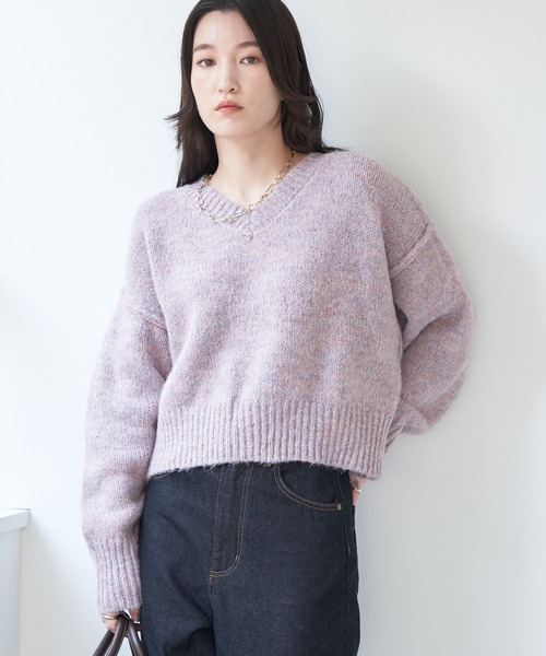 earth music&ecology(アースミュージックアンドエコロジー)の「ヘアリーVネックショートニット(ニット/セーター・レディース・ライム/ピンク/サックスブルー/ブラック/ライトベージュ・FREE)」の5枚目の写真