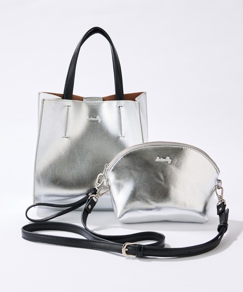 Actually（アクチュアリー）の「メタリックトートS ポーチ付き（トートバッグ・レディース・ブラック/シルバー/シルバー×ブラック/ブロンズ・フリー）」の4枚目の写真