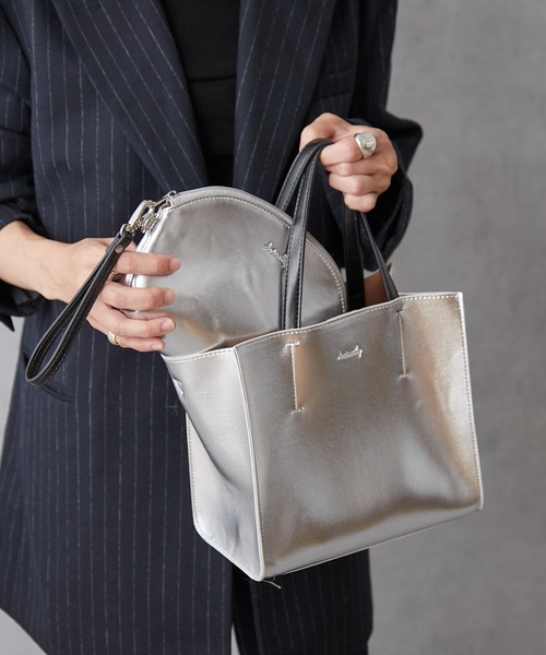 Actually（アクチュアリー）の「メタリックトートS ポーチ付き（トートバッグ・レディース・ブラック/シルバー/シルバー×ブラック/ブロンズ・フリー）」の15枚目の写真