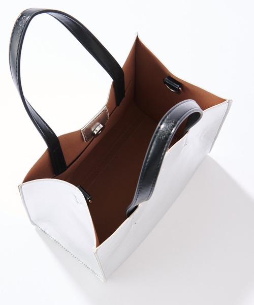 Actually（アクチュアリー）の「メタリックトートS ポーチ付き（トートバッグ・レディース・ブラック/シルバー/シルバー×ブラック/ブロンズ・フリー）」の8枚目の写真