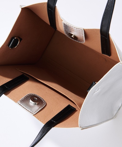 Actually（アクチュアリー）の「メタリックトートS ポーチ付き（トートバッグ・レディース・ブラック/シルバー/シルバー×ブラック/ブロンズ・フリー）」の7枚目の写真