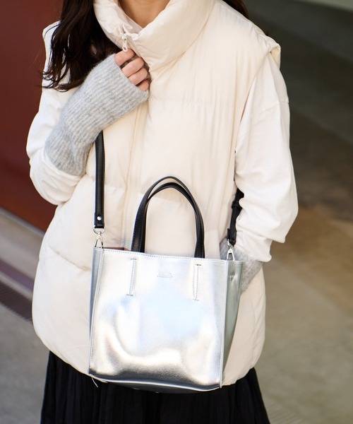 Actually（アクチュアリー）の「メタリックトートS ポーチ付き（トートバッグ・レディース・ブラック/シルバー/シルバー×ブラック/ブロンズ・フリー）」の22枚目の写真
