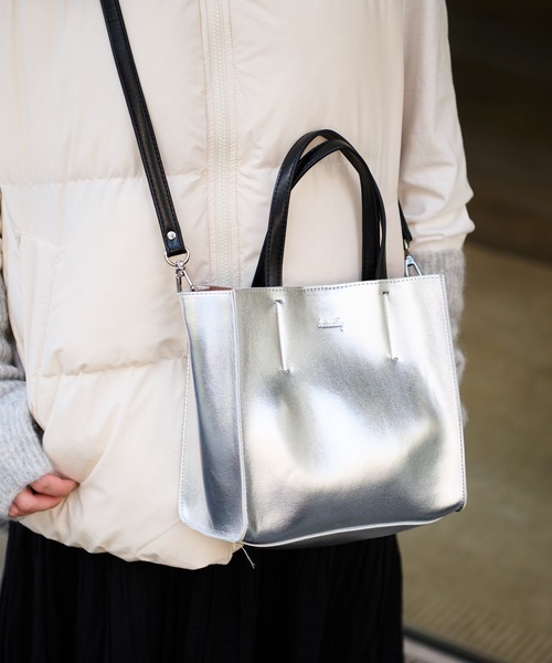 Actually（アクチュアリー）の「メタリックトートS ポーチ付き（トートバッグ・レディース・ブラック/シルバー/シルバー×ブラック/ブロンズ・フリー）」の21枚目の写真