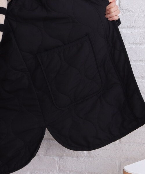 SHOO・LA・RUE（シューラルー）の「◆【リバーシブル】ボア キルト ジャケット（ノーカラージャケット・レディース・ブラック系4/ベージュ系その他7/カーキ系3・03/02/04）」の13枚目の写真