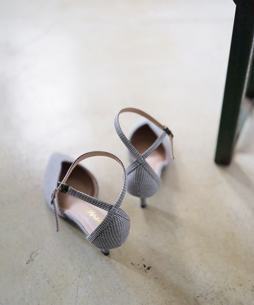 SESTO(セスト)の「キトゥンヒールアンクルストラップパンプス(パンプス・レディース・ゴールド/ブラック/チェック・22.5cm/23.0cm/23.5cm/24.0cm/24.5cm/25.0cm)」の16枚目の写真