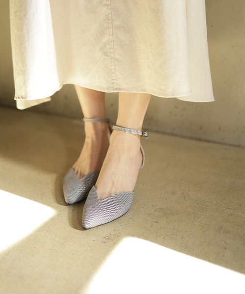 SESTO(セスト)の「キトゥンヒールアンクルストラップパンプス(パンプス・レディース・ゴールド/ブラック/チェック・22.5cm/23.0cm/23.5cm/24.0cm/24.5cm/25.0cm)」の12枚目の写真