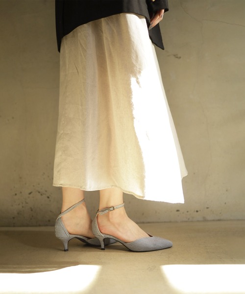 SESTO(セスト)の「キトゥンヒールアンクルストラップパンプス(パンプス・レディース・ゴールド/ブラック/チェック・22.5cm/23.0cm/23.5cm/24.0cm/24.5cm/25.0cm)」の11枚目の写真