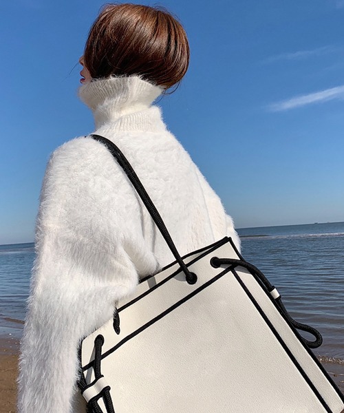 Doula Doula(ドゥーラドゥーラ)の「オーバーサイズハイネックシャギーニット(ニット/セーター・レディース・ブルー/ブルーグリーン/ホワイト/ブラック/ピンク・FREE)」の8枚目の写真