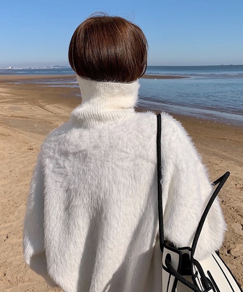 Doula Doula(ドゥーラドゥーラ)の「オーバーサイズハイネックシャギーニット(ニット/セーター・レディース・ブルー/ブルーグリーン/ホワイト/ブラック/ピンク・FREE)」の10枚目の写真