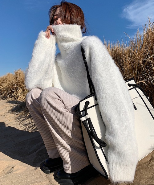 Doula Doula(ドゥーラドゥーラ)の「オーバーサイズハイネックシャギーニット(ニット/セーター・レディース・ブルー/ブルーグリーン/ホワイト/ブラック/ピンク・FREE)」の12枚目の写真