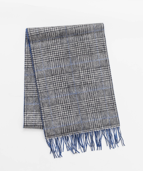 ABAHOUSE（アバハウス）の「【ウール×カシミヤ】細幅マフラー 30×170【ピンストライプ/チェック】（マフラー・メンズ・ブラック/ネイビー/ボルドー/オレンジ/ブルー・フリー）」の4枚目の写真