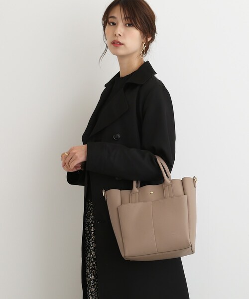 SHOO・LA・RUE（シューラルー）の「◆【2WAY】ダブルポケットスクエアトート（トートバッグ・レディース・ブラック/グレー/サンドベージュ・00）」の21枚目の写真