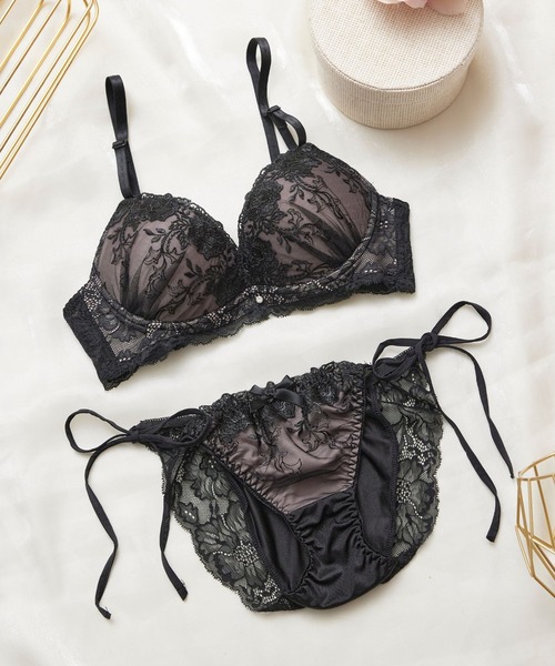 DRW（ドロー）の「【紐パンセット】選べるショーツ 満足度98%超え！スモーキーカラー×ブラックフラワー 刺繍ブラジャー＆紐ショーツセット（ブラ&ショーツ・レディース・モカ/モスグリーン/ブラウン系その他/グリーン系その他・A70/B65/B70/B75/C65/C70/C75/D70/D75/A75/D65）」の14枚目の写真