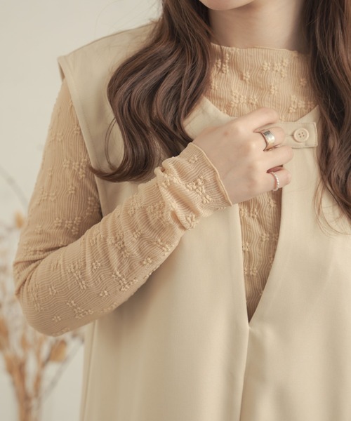 Ambre Neige(アンブルネージュ)の「花柄メロー指穴トップス/【WEB/EC限定商品】(Tシャツ/カットソー・レディース・ライトブラウン/アイボリー/ベージュ/ライトグリーン・FREE)」の4枚目の写真