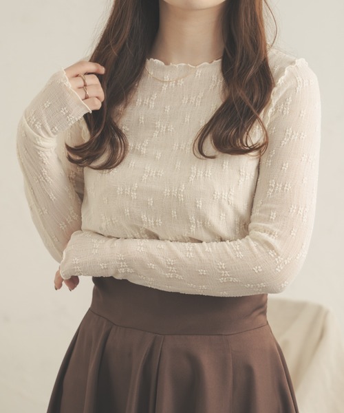 Ambre Neige(アンブルネージュ)の「花柄メロー指穴トップス/【WEB/EC限定商品】(Tシャツ/カットソー・レディース・ライトブラウン/アイボリー/ベージュ/ライトグリーン・FREE)」の2枚目の写真