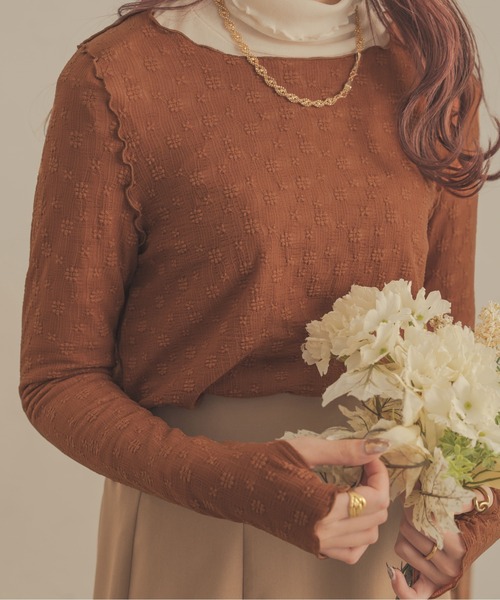 Ambre Neige(アンブルネージュ)の「花柄メロー指穴トップス/【WEB/EC限定商品】(Tシャツ/カットソー・レディース・ライトブラウン/アイボリー/ベージュ/ライトグリーン・FREE)」の3枚目の写真