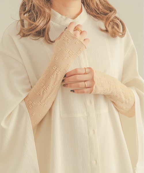 Ambre Neige(アンブルネージュ)の「花柄メロー指穴トップス/【WEB/EC限定商品】(Tシャツ/カットソー・レディース・ライトブラウン/アイボリー/ベージュ/ライトグリーン・FREE)」の22枚目の写真