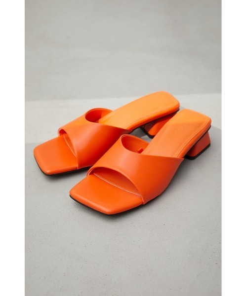 AZUL by moussy（アズールバイマウジー）の「FAUX LEATHER LOW HEEL SANDALS/フェイクレザーローヒールサンダル（サンダル・レディース・シルバー/ブラック/アイボリー/オレンジ・SMALL/MEDIUM/LARGE）」の3枚目の写真