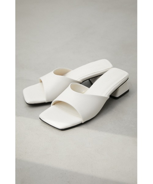 AZUL by moussy（アズールバイマウジー）の「FAUX LEATHER LOW HEEL SANDALS/フェイクレザーローヒールサンダル（サンダル・レディース・シルバー/ブラック/アイボリー/オレンジ・SMALL/MEDIUM/LARGE）」の2枚目の写真
