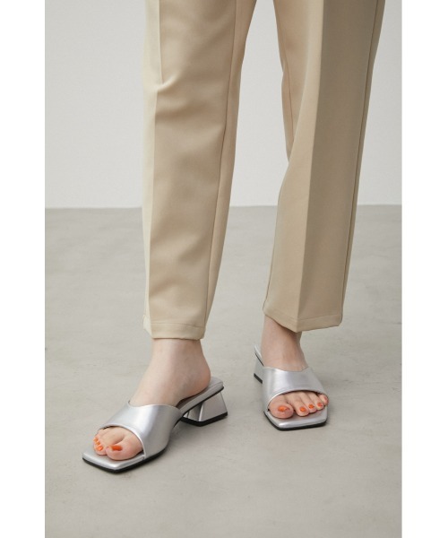 AZUL by moussy（アズールバイマウジー）の「FAUX LEATHER LOW HEEL SANDALS/フェイクレザーローヒールサンダル（サンダル・レディース・シルバー/ブラック/アイボリー/オレンジ・SMALL/MEDIUM/LARGE）」の16枚目の写真