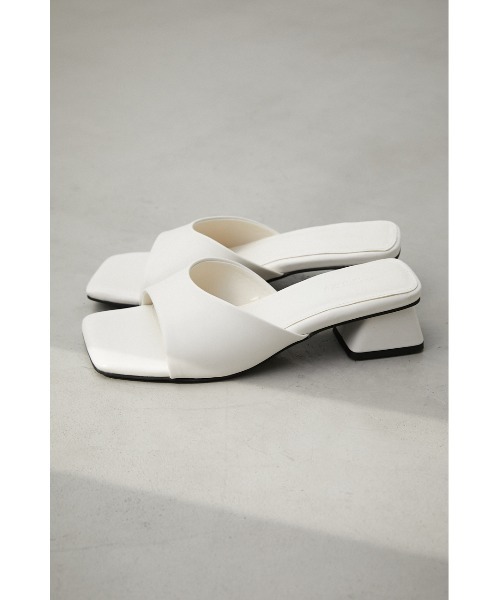 AZUL by moussy（アズールバイマウジー）の「FAUX LEATHER LOW HEEL SANDALS/フェイクレザーローヒールサンダル（サンダル・レディース・シルバー/ブラック/アイボリー/オレンジ・SMALL/MEDIUM/LARGE）」の10枚目の写真