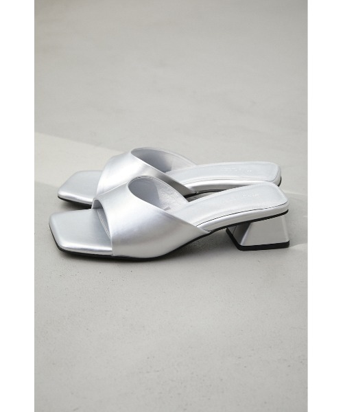 AZUL by moussy（アズールバイマウジー）の「FAUX LEATHER LOW HEEL SANDALS/フェイクレザーローヒールサンダル（サンダル・レディース・シルバー/ブラック/アイボリー/オレンジ・SMALL/MEDIUM/LARGE）」の12枚目の写真