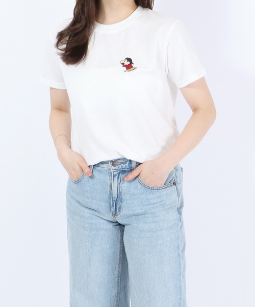 Salong hameu(サロン ハミュー)の「クレヨンしんちゃん キャラクタープリント&ワンポイント刺繍Tシャツ(Tシャツ/カットソー・レディース・ピンク/ブラウン/オフホワイト/ブルー・M/L)」の6枚目の写真
