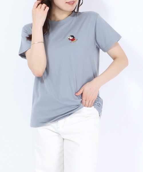 Salong hameu(サロン ハミュー)の「クレヨンしんちゃん キャラクタープリント&ワンポイント刺繍Tシャツ(Tシャツ/カットソー・レディース・ピンク/ブラウン/オフホワイト/ブルー・M/L)」の13枚目の写真