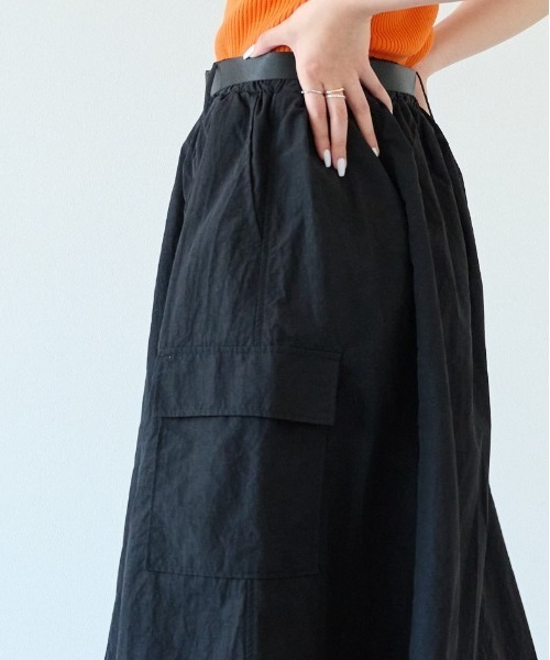 ECRIRE（エクリール）の「ベルト付きミリタリーカーゴスカート（スカート・レディース・ブラック/カーキ・M/L）」の15枚目の写真