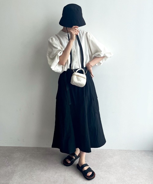 ECRIRE（エクリール）の「ベルト付きミリタリーカーゴスカート（スカート・レディース・ブラック/カーキ・M/L）」の18枚目の写真