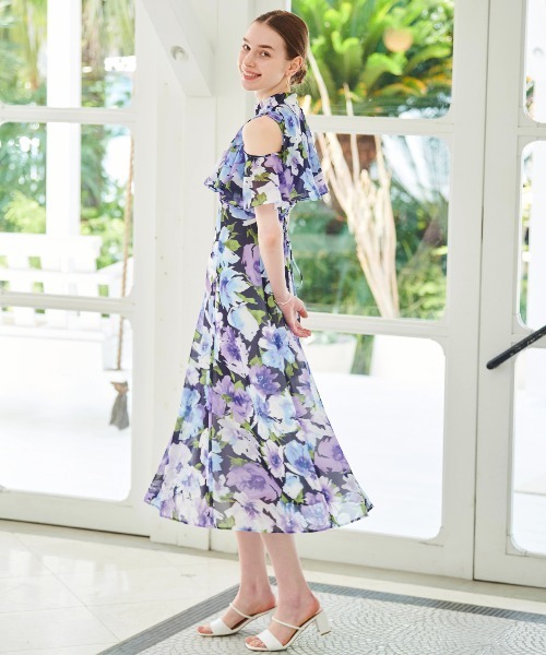 AND COUTURE（アンドクチュール）の「シェイドフラワー肩開き