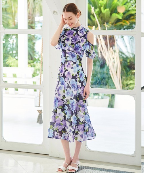 AND COUTURE（アンドクチュール）の「シェイドフラワー肩開き