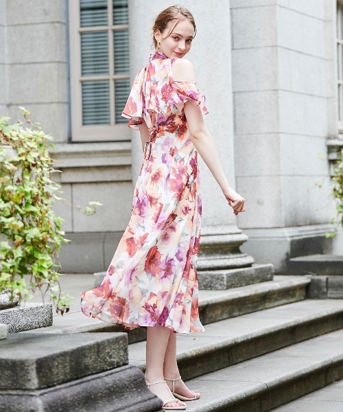 AND COUTURE（アンドクチュール）の「シェイドフラワー肩開き