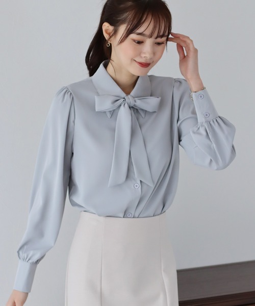 BLUEEAST（ブルーイースト）の「ボウタイリボンブラウス（シャツ/ブラウス・レディース・アイボリー系/ベージュ系/ピンクベージュ/オフホワイト/ネイビー/ブルーグレー/ブラック系/ブラック×ベージュ/ブラック/アイボリー/ブラウン/ホワイト系/ブラウン系・LARGE/MEDIUM）」の15枚目の写真