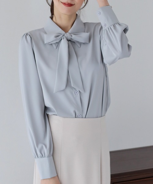 BLUEEAST（ブルーイースト）の「ボウタイリボンブラウス（シャツ/ブラウス・レディース・アイボリー系/ベージュ系/ピンクベージュ/オフホワイト/ネイビー/ブルーグレー/ブラック系/ブラック×ベージュ/ブラック/アイボリー/ブラウン/ホワイト系/ブラウン系・LARGE/MEDIUM）」の17枚目の写真