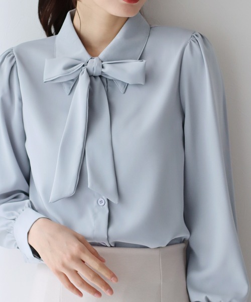 BLUEEAST（ブルーイースト）の「ボウタイリボンブラウス（シャツ/ブラウス・レディース・アイボリー系/ベージュ系/ピンクベージュ/オフホワイト/ネイビー/ブルーグレー/ブラック系/ブラック×ベージュ/ブラック/アイボリー/ブラウン/ホワイト系/ブラウン系・LARGE/MEDIUM）」の20枚目の写真