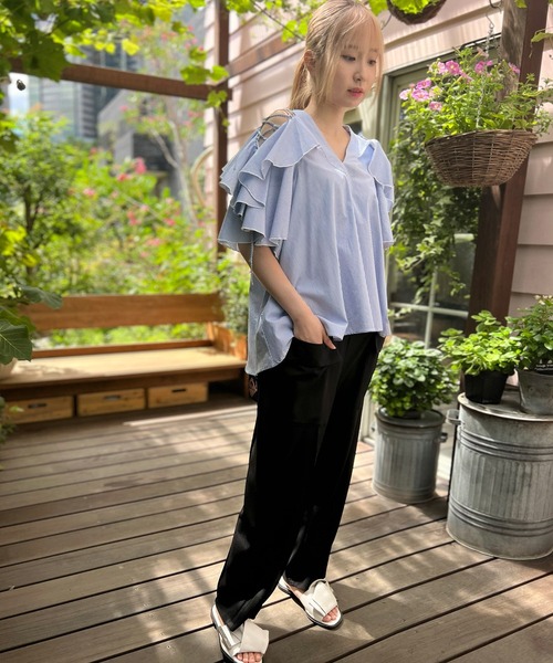 AVIE（アビィ）の「ストライプレースアップカスケードブラウス（シャツ/ブラウス・レディース・ブルー・38）」の2枚目の写真