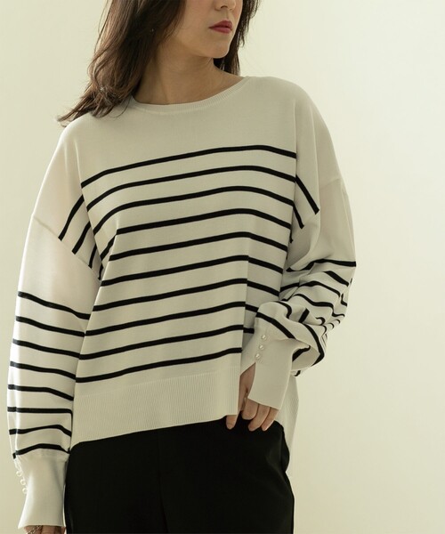 OPAQUE.CLIP(オペークドットクリップ)の「◆≪ヒルナンデス!で紹介≫ 袖パール調ボタンワイドニット【洗濯機洗い可】(ニット/セーター・レディース・ライトイエロー系/ネイビー系2/ホワイト系3/ライトベージュ・40/38/36/42)」の7枚目の写真